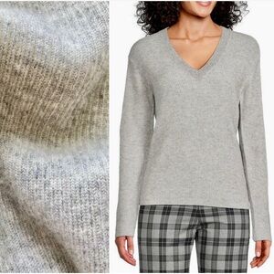 New Amicale Cashmere V-Neck Sweater